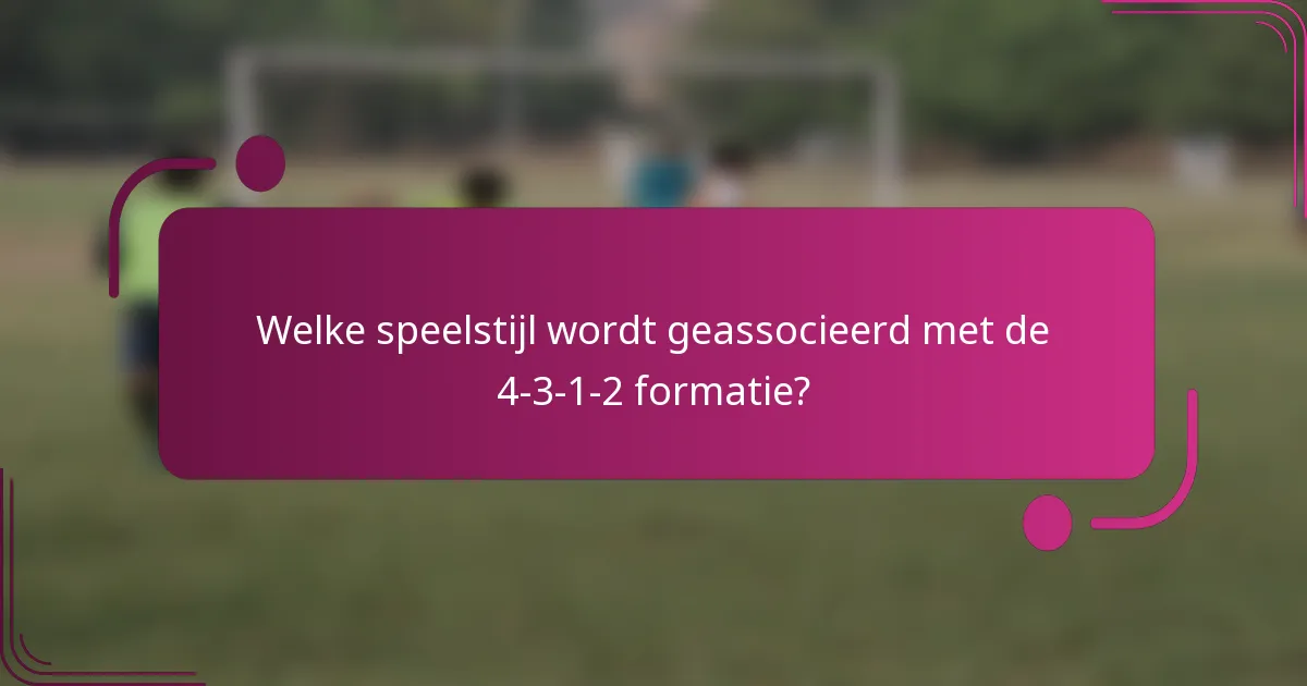 Welke speelstijl wordt geassocieerd met de 4-3-1-2 formatie?